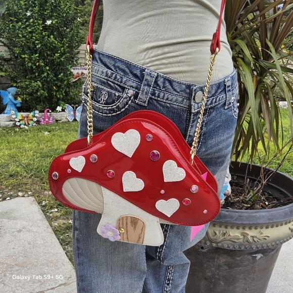 NWT RED MUSHROOM KITSCH BETSEY JOHNSON CROSSBODY - Picture 5 of 5